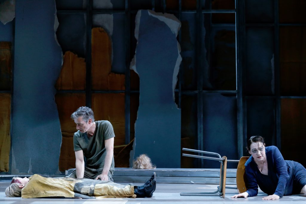 DIE TROERINNEN/ Residenztheater Das Kulturblog